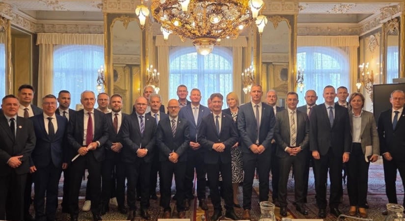 7 pontban fogalmazták meg kérésüket a megyei jogú városok polgármesterei a kormány felé