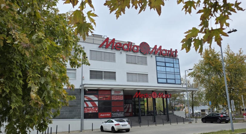Sötétbe burkolóznak a Media Markt áruházak