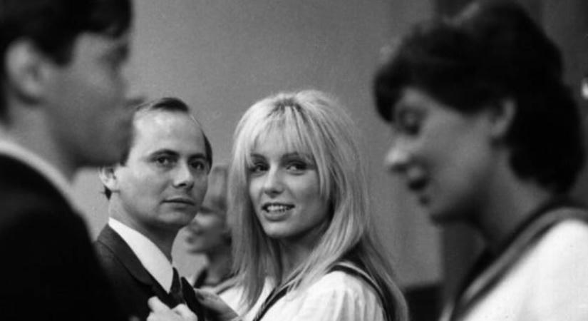 A Cha-Cha-Cha című film szőke bombázója ma: 65 évesen bikiniben pózol Tallós Rita