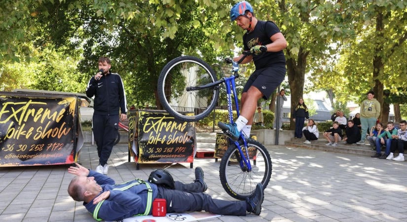 Hatvanan pattantak bringára Bonyhádon: látványos felvonulás és egy vadonatúj roller is gazdára talált