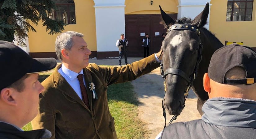 Megszűnt 14 kekva, köztük a Lázár János vezette alapítvány is