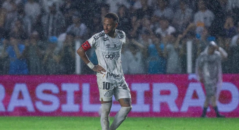 Neymar kiakadt a kiállításán: idiótának nevezte riválisát – videó
