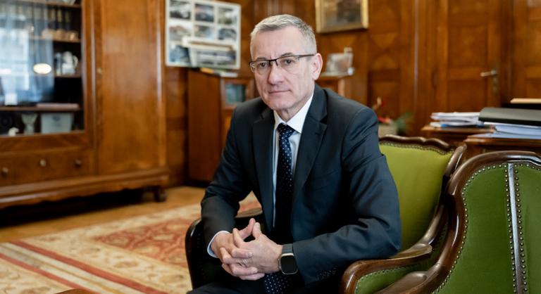 Bolla Tibor: Pereljük az oroszokat, a végén még az is kiderülhet, hogy szenzációs üzletet kötöttünk velük
