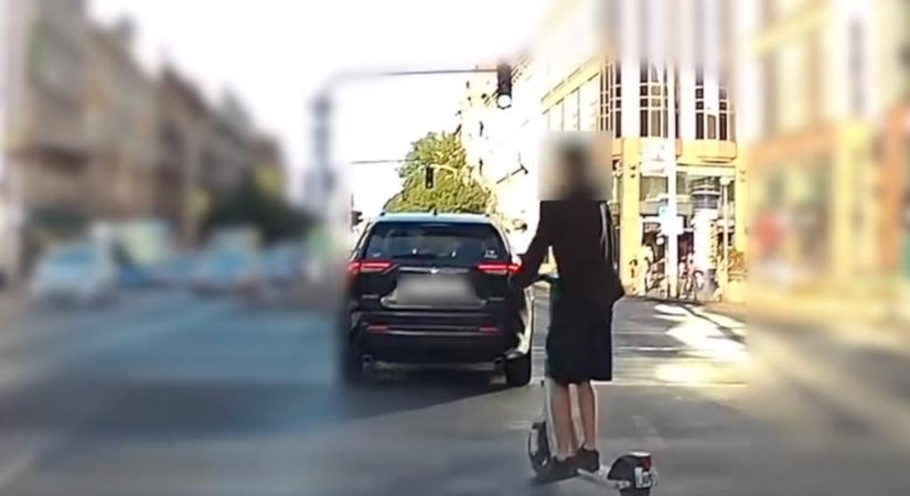 Nehéz napirendre térni afelett, mit művelt ez a rolleres az Astoriánál
