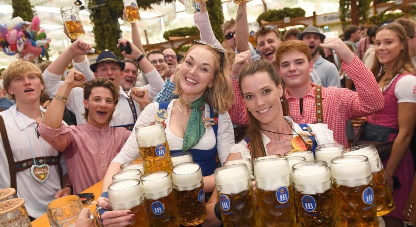 Megnyitott az Oktoberfest Münchenben – fotók