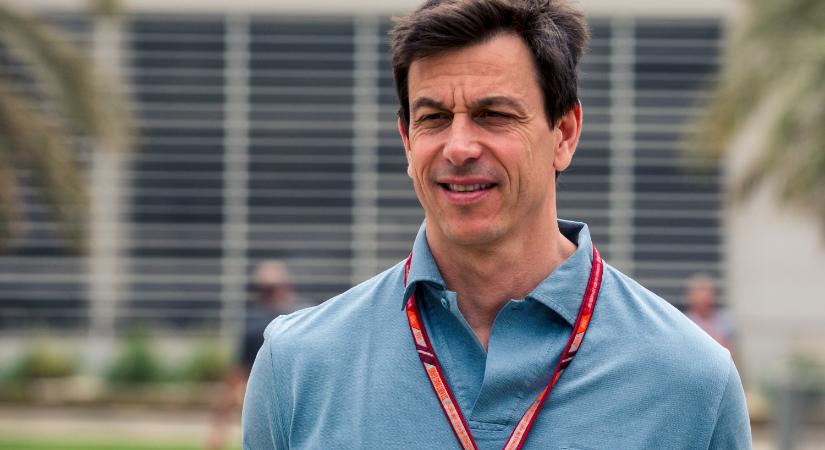Wolff gondolkodik azon, hogy csapatfőnök maradjon-e