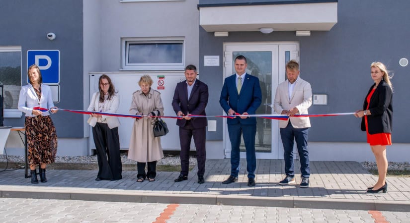 Királyrévben 12 bérlakást adtak át, részben állami támogatással