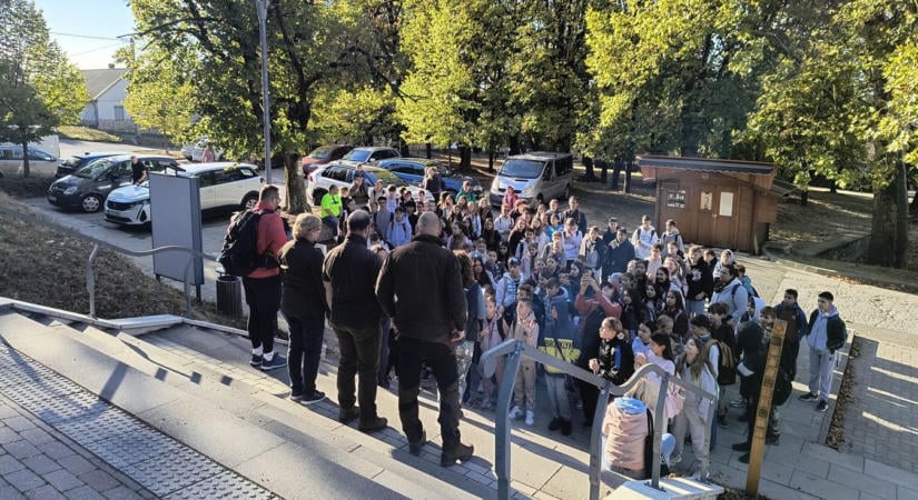 140 diák indult útnak a Tenkesen: különleges erdei kaland várta őket