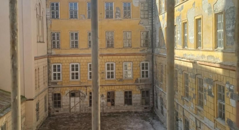 Döbbenetes titkokat őriz a legendás tébolyda: híres magyarok nyomára bukkant a nyíregyházi fotós (exkluzív fotókkal)
