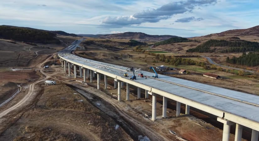 Aszfaltozzák a romániai autópálya-hálózat leghosszabb viaduktját