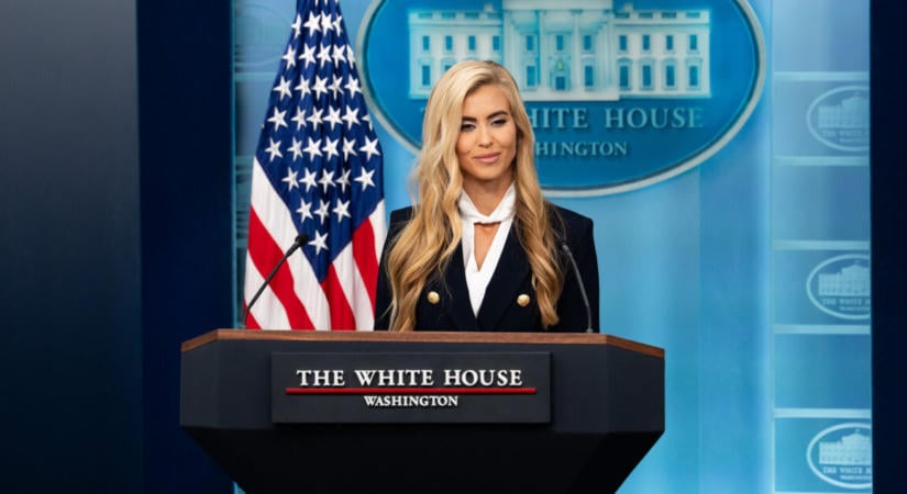 Botrány a Fehér Házban – máris távozik Donald Trump új embere