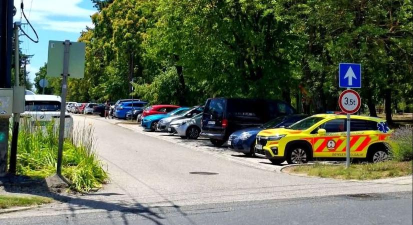 Megváltozott a forgalmi rend Balatonakarattyán: egyirányú lett egy forgalmas utca