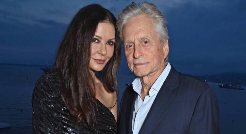 Gyönyörű nő lett Michael Douglas és Catherine Zeta-Jones lánya: a 23 éves Carys sugárzott a színpadon