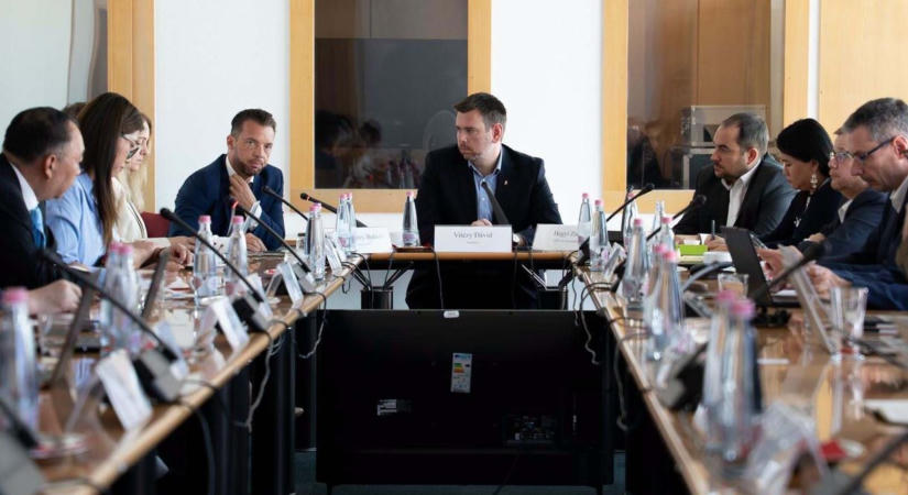 Teljes terhelést modellező tesztet végeznek a Budapest-Belgrád vasútvonalon