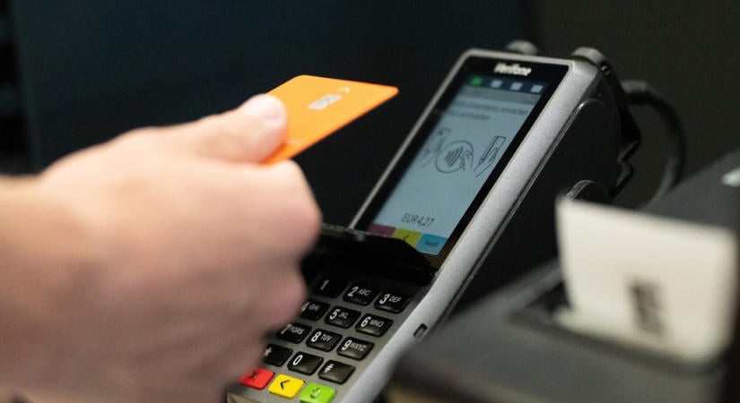 Váratlan és furcsa dolog történt az egyik hazai banknál, több ügyfél kártyáját is letiltották