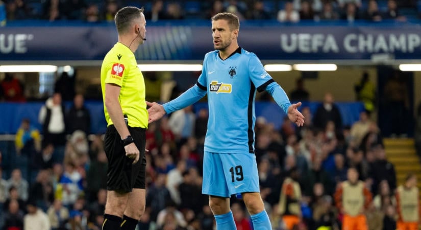 Varga Barnabást még a pályára lépése előtt "kiállították" az AEK BL-meccsén – Ez volt az oka
