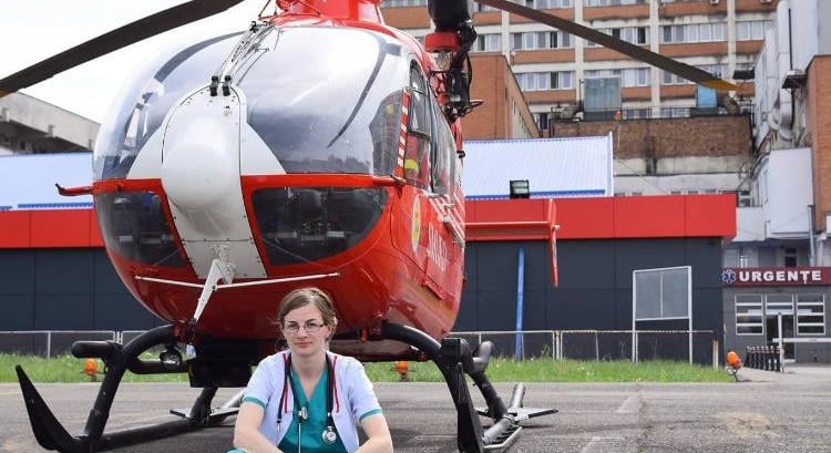 Újraélesztő impulzusok: a nagyváradi példa nyomán szerelnek fel életmentő defibrillátorokat Gyergyószentmiklóson