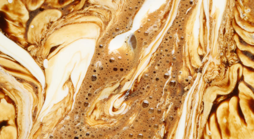 Mint a folyékony kávé: Az Espresso Melt lesz 2026 őszének legexkluzívabb hajszíne
