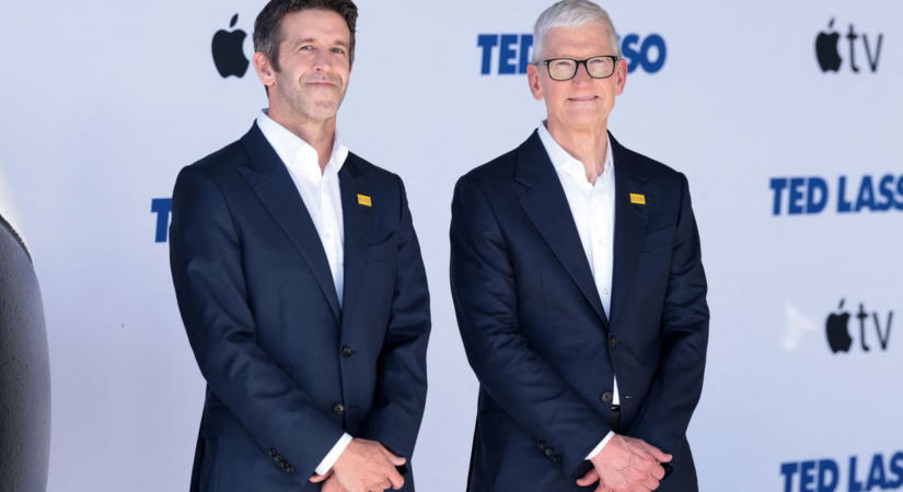 Kedden váltják le az Apple éléről Tim Cookot