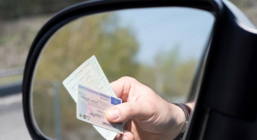 Egyetlen apró kód a jogosítványon: súlyos bírságot kaphat, aki nem figyel a részletekre
