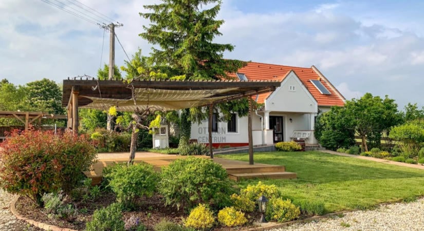 Eladó egy mesés darabka a Balaton-felvidékből: egy budapesti lakás áráért itt álomélet várhat