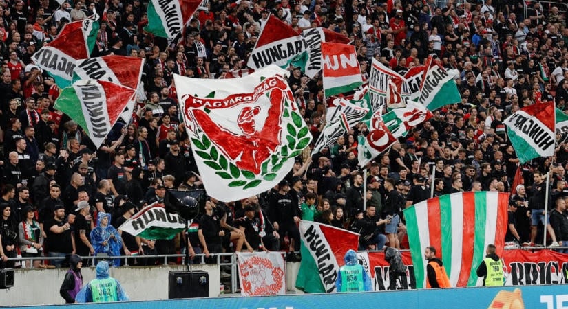 Üzent a magyar válogatott szurkolótábora