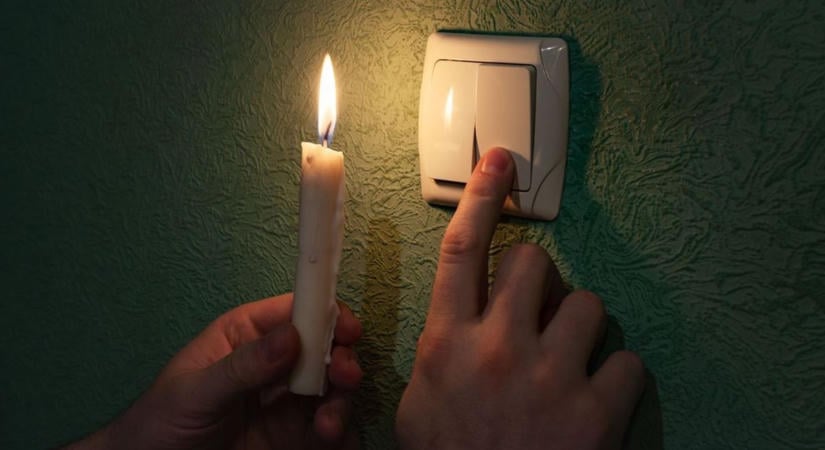 Napok óta nincs áram, a lift sem működik: idős és mozgáskorlátozott lakók kerültek nehéz helyzetbe Pécsen