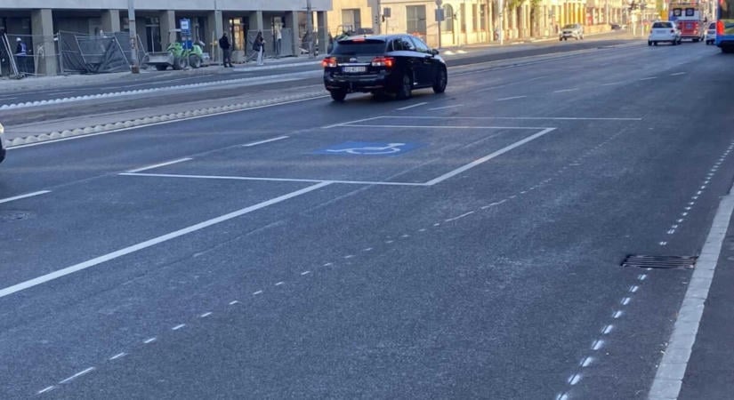 Új típusú, szokatlan parkoló jelent meg Budapesten, de van rá magyarázat