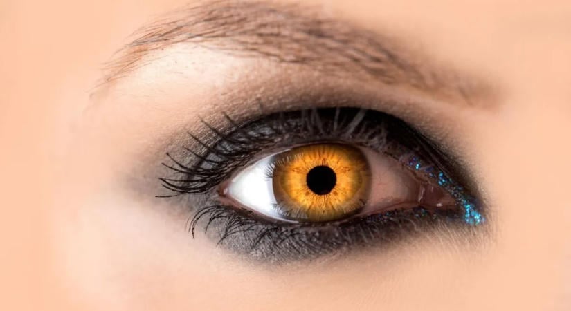 24 karátos tekintet: ilyen a dubaji sejkek arany, gyémántberakásos kontaktlencséje