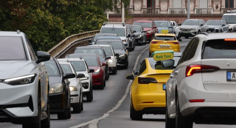 Semmi nyoma az őszi szünetnek: Budapest ismét elesett, az agglomerációban is káosszal indult a hét – most jön csak a java, felkészül: M1-M7