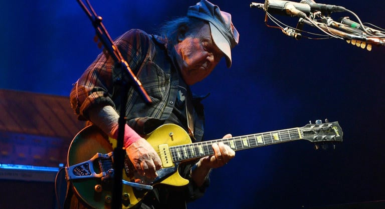 Beperelte Donald Trumpot az amerikai rocklegenda, Neil Young