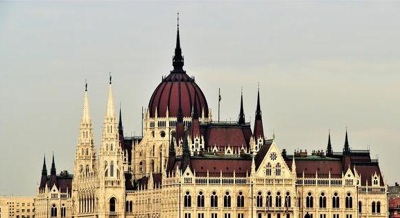 Újabb aranyvízum a láthatáron? Mire készül a kormány?