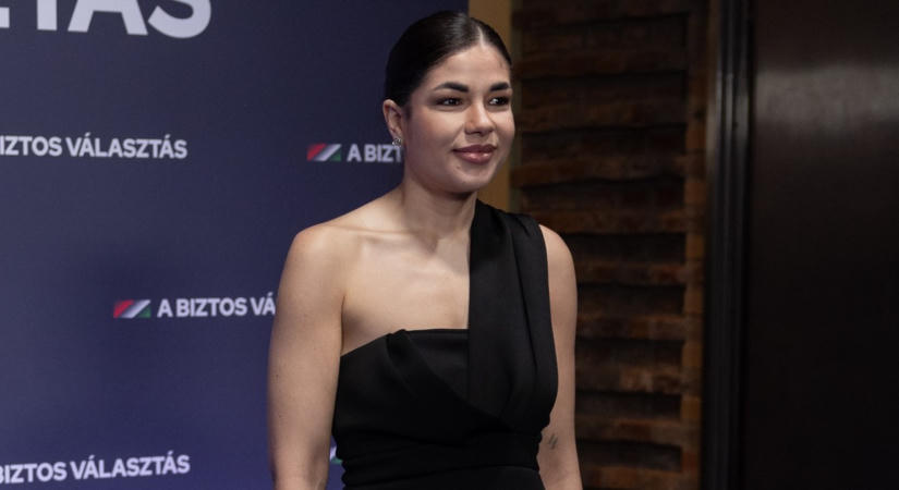 Ki lehet? Gáspár Evelin egy titokzatos férfivel nyaral Mallorcán - videó
