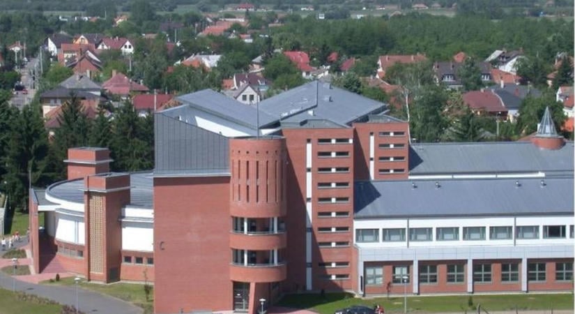 Meglepő jelenségek, látványos kísérletek – indul a Nyíregyházi Egyetem új előadássorozata