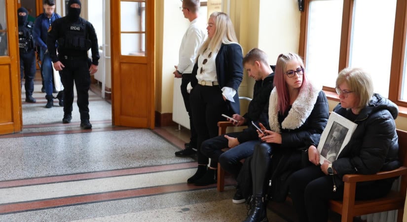 A tanúk szerint provokálhatta a gyilkosát a Morrison's 2-ben meghalt fiú - reagált a gyászoló édesanya - videó