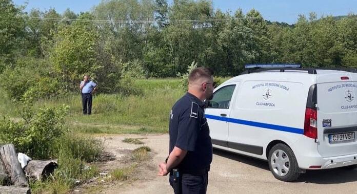 Magyarországon bujkálhat a gyilkos egyetemi tanár, itt a képe