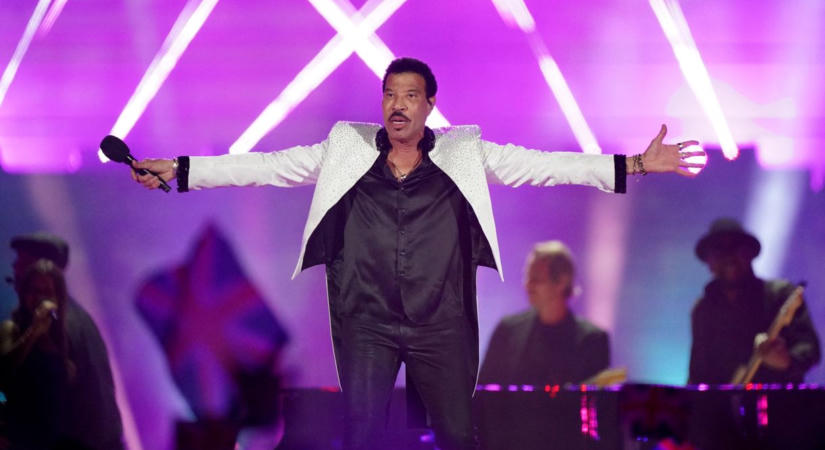 Lionel Richie-t intenzív osztályra vitték
