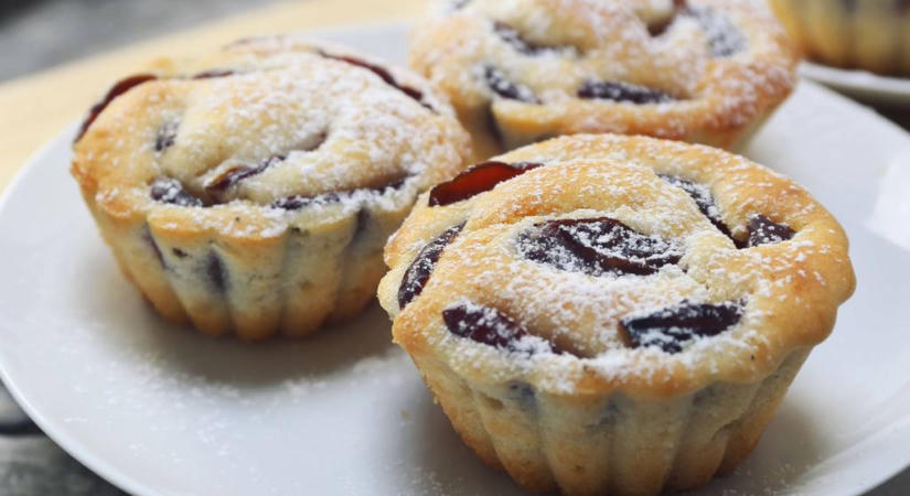 Szilvás-fahéjas muffin elronthatatlan tésztából: gyors és illatos őszi édesség