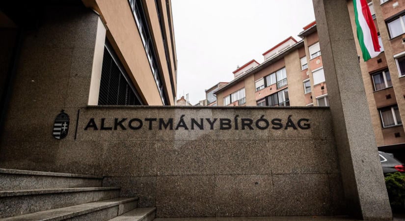 Az Alkotmánybíróság szerint nem zárhatta volna el a kormány az önkormányzatokat a bíróságtól