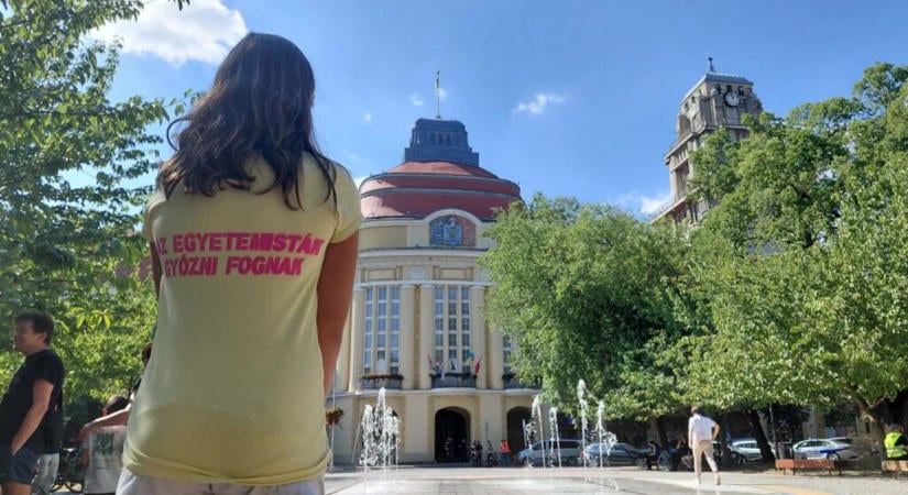 VSZL: A vajdasági magyarok tömegesen az egyetemista listára szavaznak majd, nem Pásztor és Šešelj szövetségére