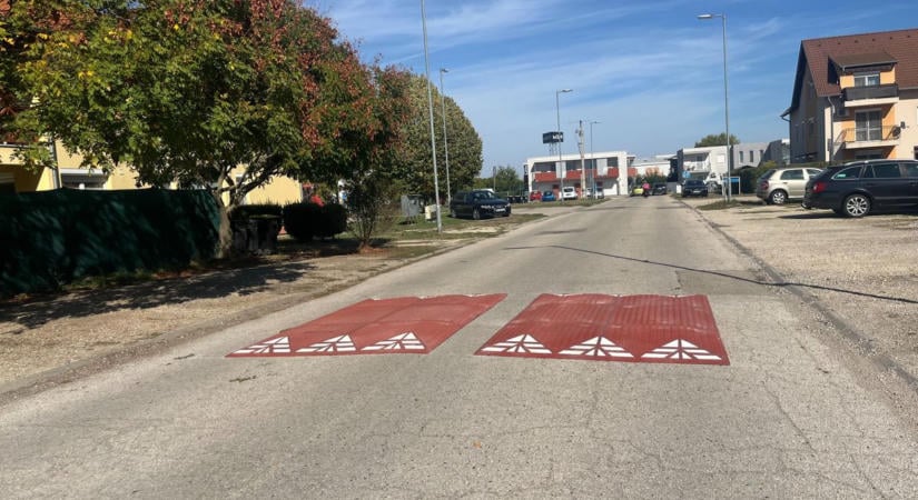 Jó ötlet, de rossz helyen? Vita alakult ki a ménfőcsanaki lassító szigetekről