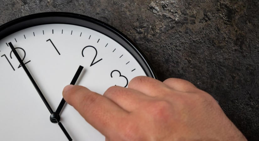 Így csap be az őszi óraátállítás: tévhit, hogy egy órával többet aludhatunk
