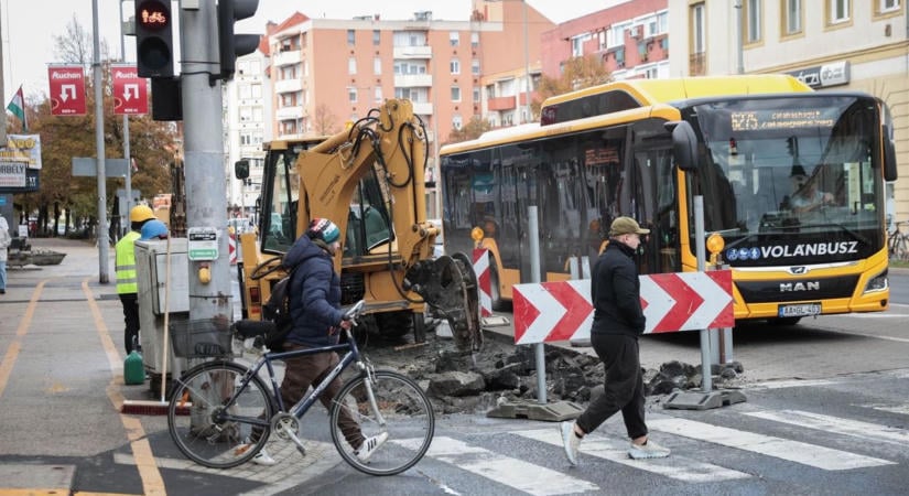 Figyelem, zalaegerszegiek! Fontos sávot zártak le a Kazinczy térnél – mutatjuk a részleteket (galéria, videó)
