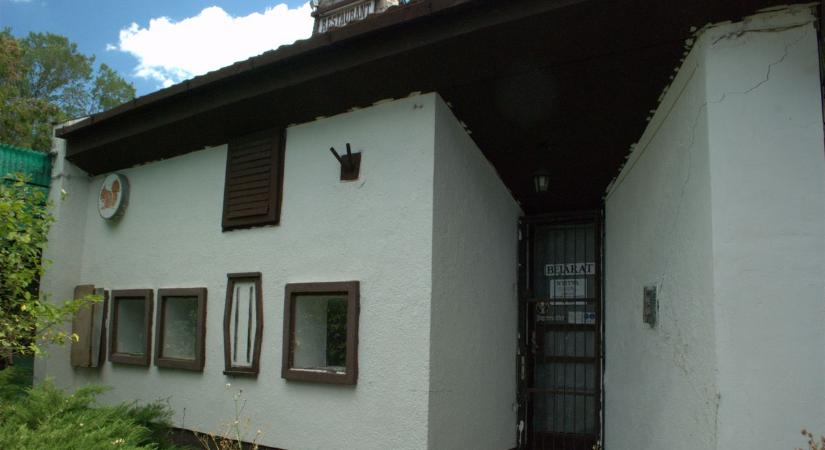 Ebben a balatoni bisztróban még pipázó juhászbojtárok vannak a csempén