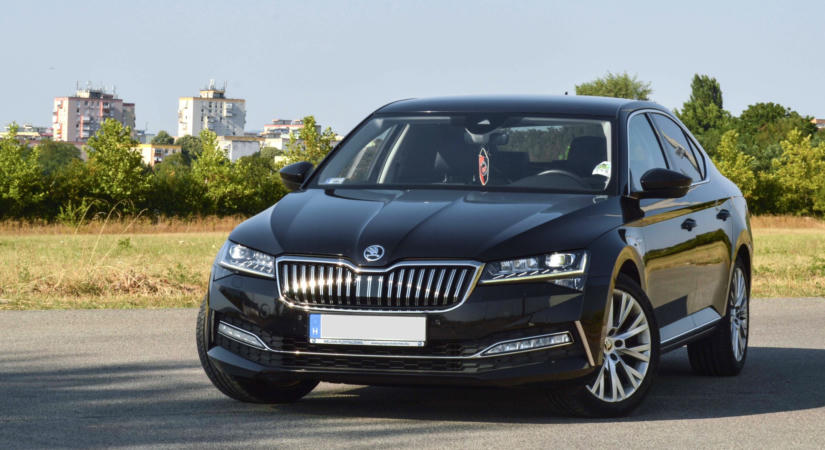 8,2 millióért Skoda Superb L&K: megérheti egy fapados, új autó helyett?