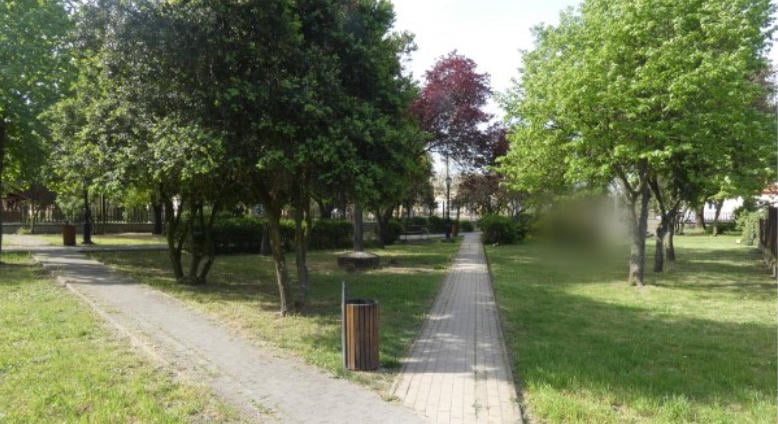 Egy nő bekristályozva próbált megkéselni egy arra sétálót a mezőtárkányi templomkertben