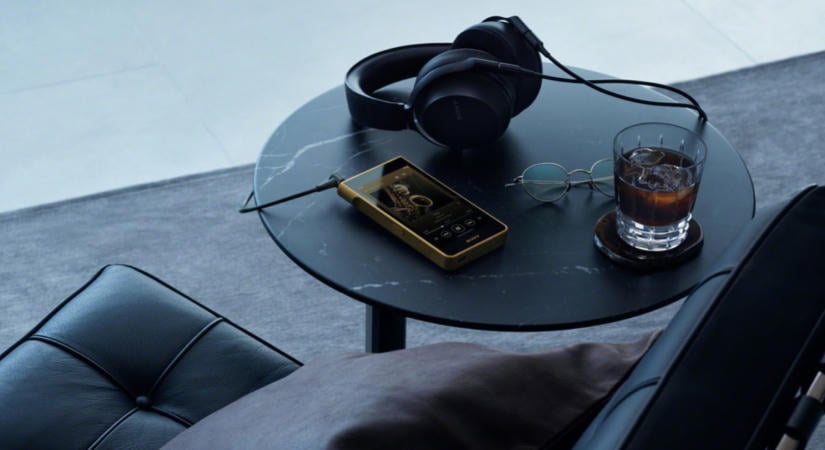 Aranyba öltöztette méregdrága új Walkmanjét a Sony