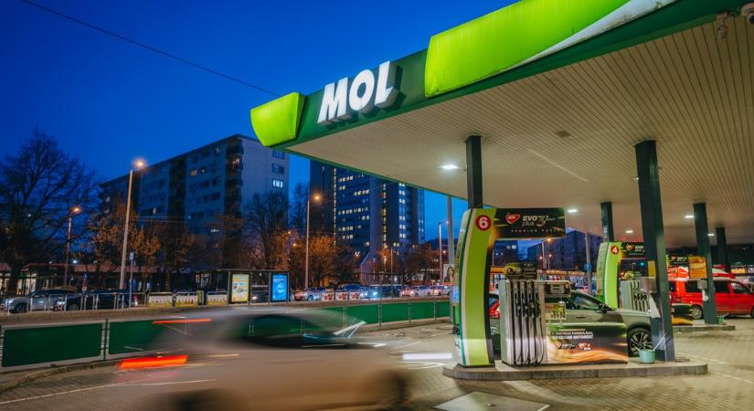 Mol üzenet: van elegendő kőolajtartalékunk, a benzin ára hasonló a környező országokéhoz