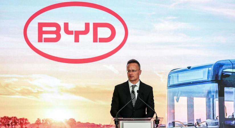 Európai céggé válna a BYD: megtalálta a kiskaput a vámfalon, a riválisok sem találnak ezen fogást – Szijjártó is óriási szerepet kaphat az átalakításban