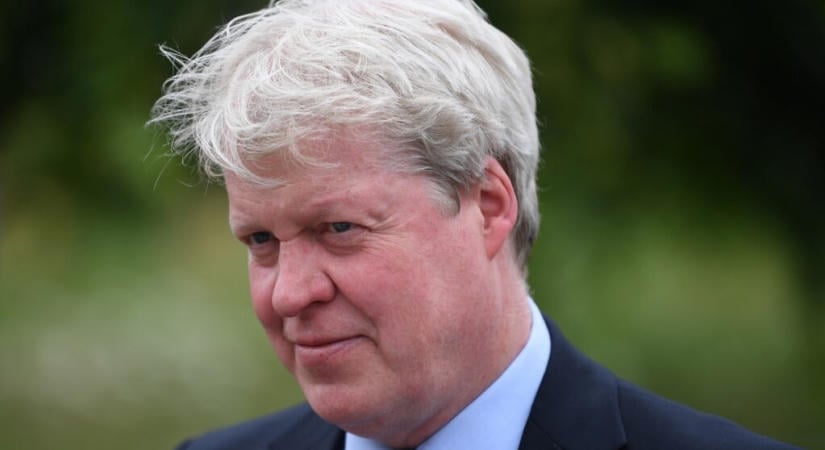Charles Spencer olyan dolgokat tudhat, amelyeket a király sem szeretne hallani